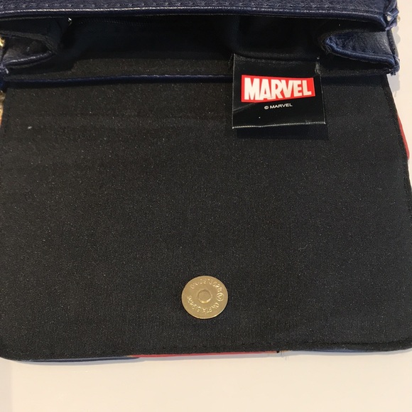 Marvel purse - Picture 4 of 4